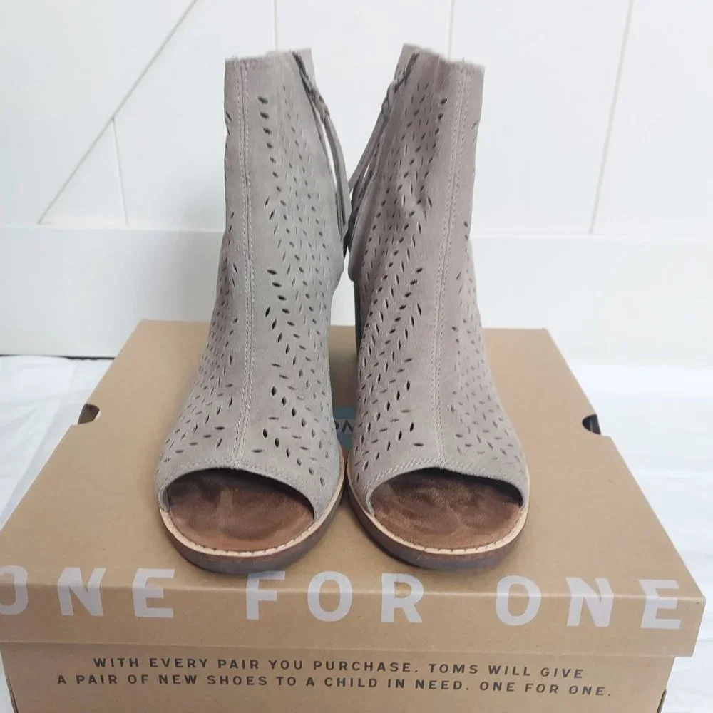 Tom's Majorica Ankle Boot Peep Toe Perforated Leaf Suede Taupe Peep Toe Size 11 - Picture 2 of 6